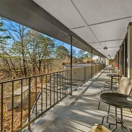 Stonegate Lodge King Bed, Wifi, 50In Roku Tv, Salt Water Pool Room #108 Юрека Спрингс Екстериор снимка