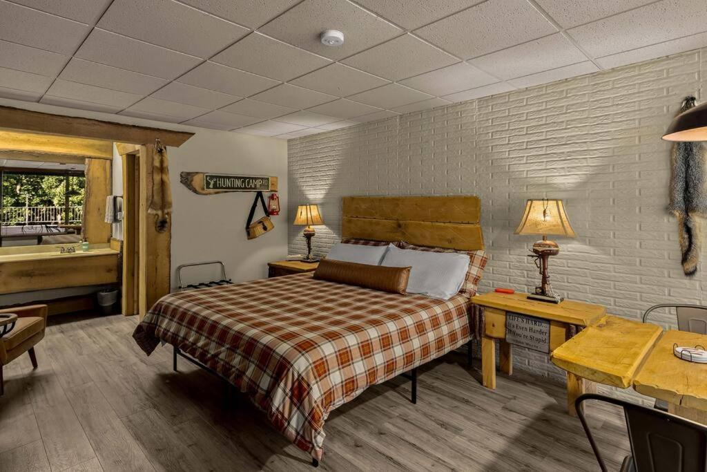 Stonegate Lodge King Bed, Wifi, 50In Roku Tv, Salt Water Pool Room #108 Юрека Спрингс Екстериор снимка