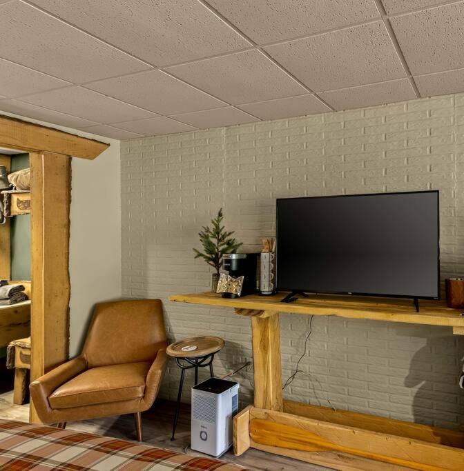Stonegate Lodge King Bed, Wifi, 50In Roku Tv, Salt Water Pool Room #108 Юрека Спрингс Екстериор снимка