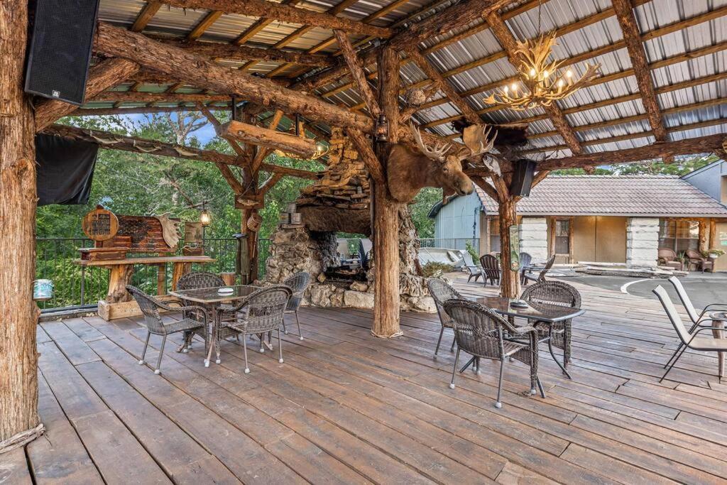 Stonegate Lodge King Bed, Wifi, 50In Roku Tv, Salt Water Pool Room #108 Юрека Спрингс Екстериор снимка